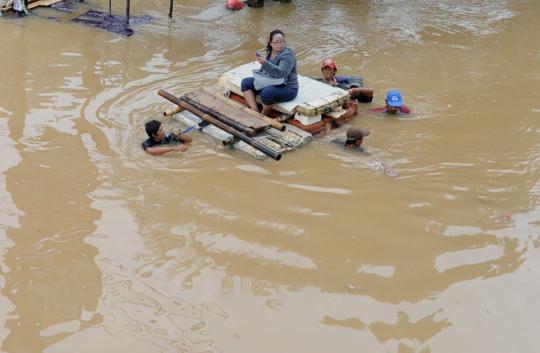 Banjir kembali lumpuhkan akses Casablanca-Kampung Melayu