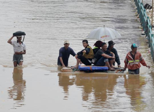 Banjir kembali lumpuhkan akses Casablanca-Kampung Melayu