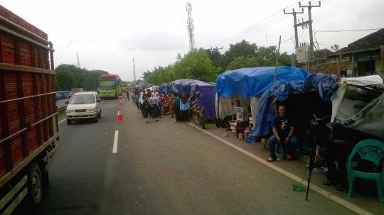 Korban banjir ngungsi di Tol Merak, arus lalin macet hingga 1 km