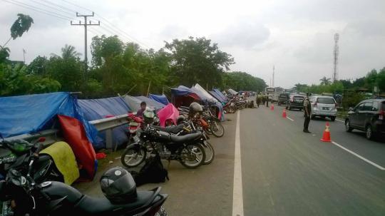 Korban banjir ngungsi di Tol Merak, arus lalin macet hingga 1 km