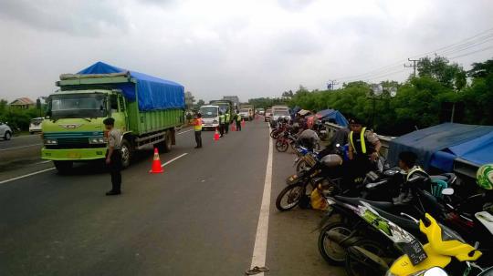 Korban banjir ngungsi di Tol Merak, arus lalin macet hingga 1 km