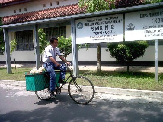 Kisah siswa SMK di Yogya rela jualan slondok untuk biaya sekolah