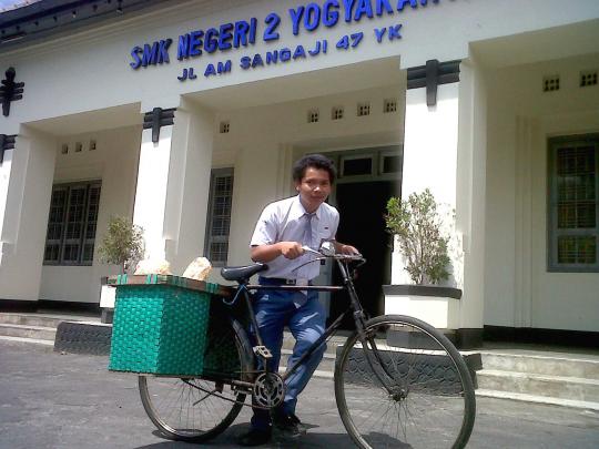 Kisah siswa SMK di Yogya rela jualan slondok untuk biaya sekolah