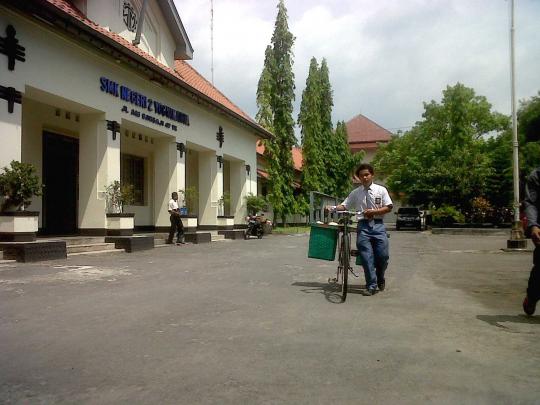 Kisah siswa SMK di Yogya rela jualan slondok untuk biaya sekolah