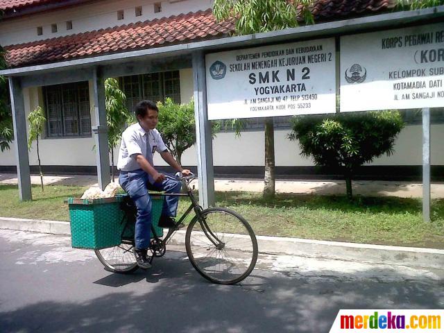 Foto : Kisah siswa SMK di Yogya rela jualan slondok untuk 