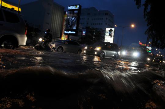 Banjir Gunung Sahari, lalu lintas lumpuh