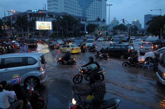 Banjir Gunung Sahari, lalu lintas lumpuh