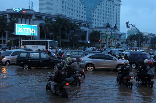 Banjir Gunung Sahari, lalu lintas lumpuh