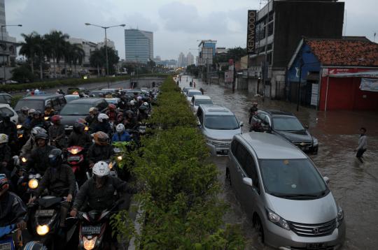 Banjir Gunung Sahari, lalu lintas lumpuh