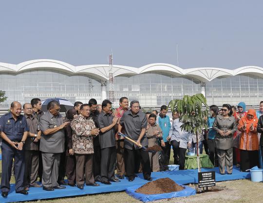 Tinjau Bandara Kualanamu, SBY naik Kereta ARS dari Stasiun Medan