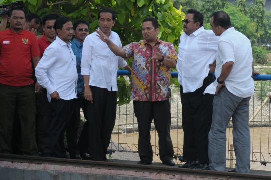 Didampingi Rano Karno, Jokowi tinjau Sungai Cisadane
