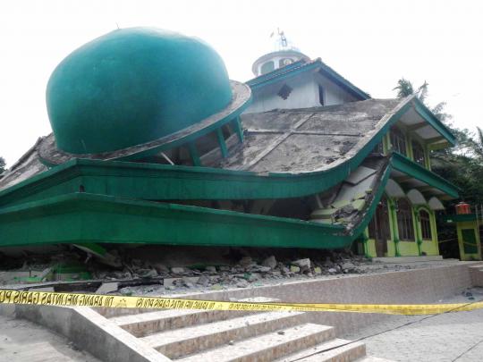 Ini masjid di Banyumas yang roboh akibat gempa Kebumen