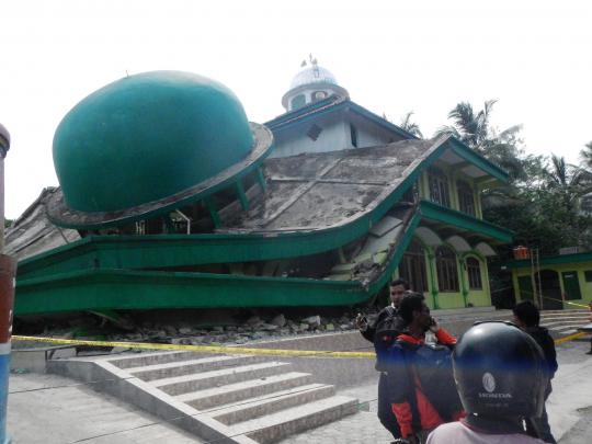 Ini masjid di Banyumas yang roboh akibat gempa Kebumen