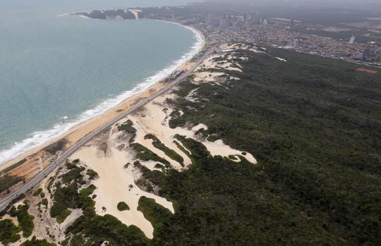 Pesona keindahan Pantai Ponta Negra di Brasil