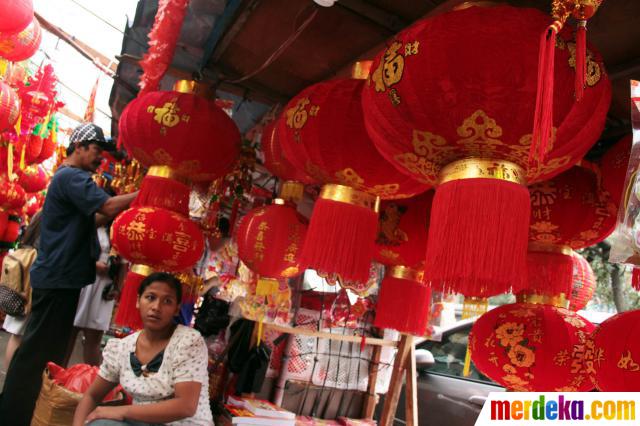 Foto : Berburu pernak-pernik Imlek di kawasan Glodok 