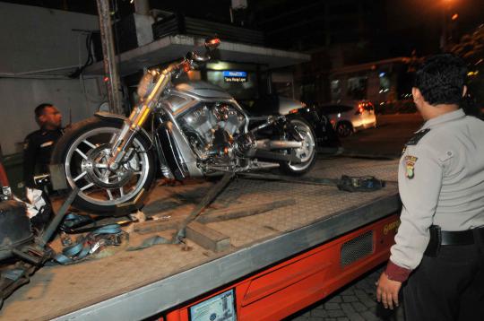 3 Mobil mewah & 1 motor Harley milik adik Ratu Atut disita KPK