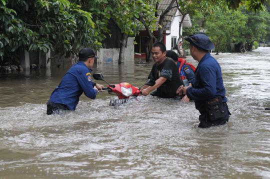 Parahnya banjir terjang komplek Polri Pondok Karya