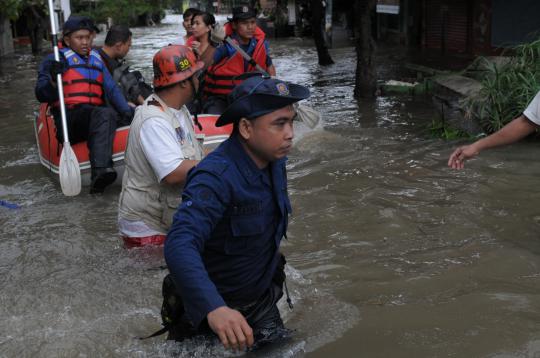 Parahnya banjir terjang komplek Polri Pondok Karya