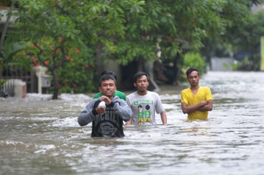 Parahnya banjir terjang komplek Polri Pondok Karya