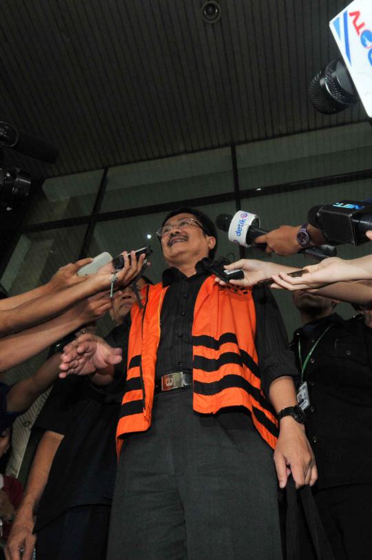 Usai diperiksa, Rudi Rubiandini tebar senyuman