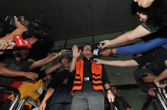 Usai diperiksa, Rudi Rubiandini tebar senyuman