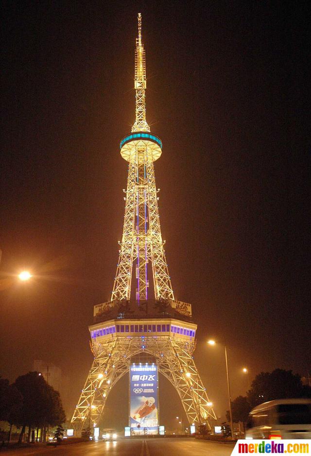 Foto : Keindahan dan keunikan aneka replika Menara Eiffel 