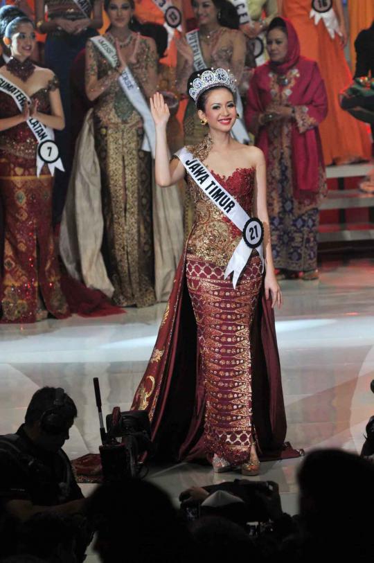 Elvira Devinamira raih mahkota Puteri Indonesia 2014