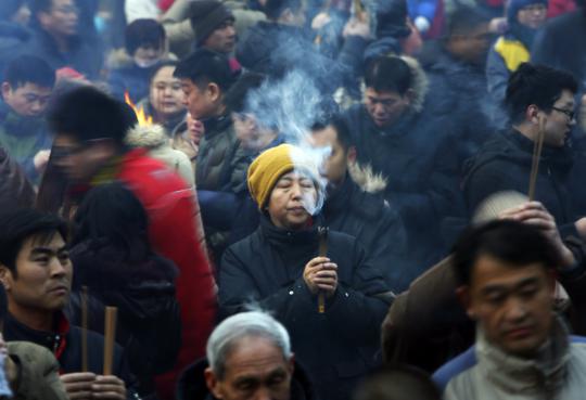 Jutaan warga Beijing sembahyang rayakan Imlek