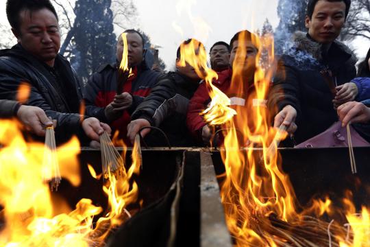 Jutaan warga Beijing sembahyang rayakan Imlek