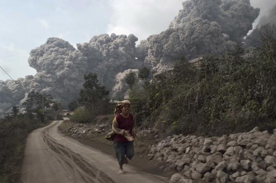 Erupsi dahsyat Gunung Sinabung tewaskan 14 warga