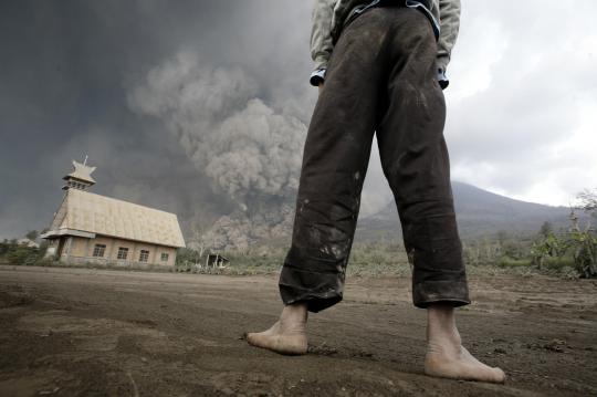 Erupsi dahsyat Gunung Sinabung tewaskan 14 warga