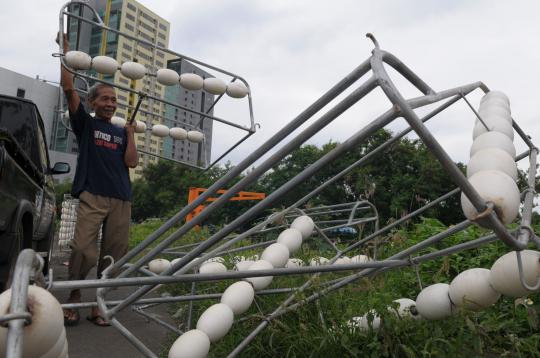 Alat baru perangkap sampah di sungai