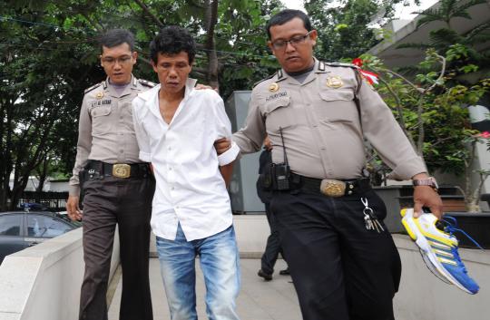 Tertangkap tangan mencopet, pria tua babak belur dihajar massa