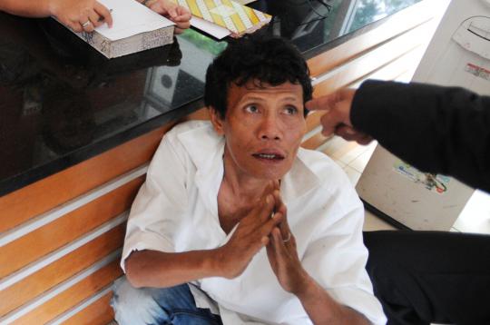 Tertangkap tangan mencopet, pria tua babak belur dihajar massa