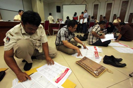 Mengintip proses validasi surat suara caleg daerah di KPU