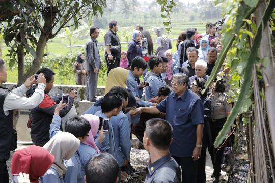 Kunjungan balasan SBY ke rumah EEN Sukaesih di Sumedang