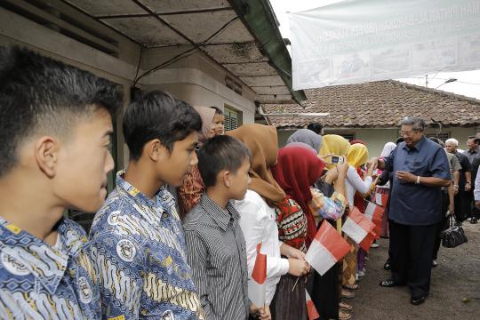 Kunjungan balasan SBY ke rumah EEN Sukaesih di Sumedang