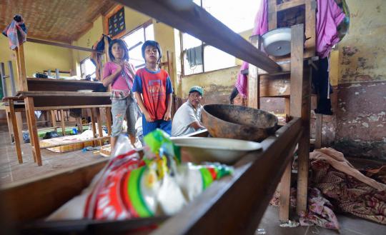 Stok menipis, pengungsi banjir di Bolivia berburu kelinci