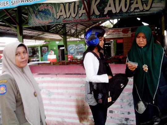 Gelar razia, Satpol PP Aceh minta wanita nonmuslim pakai jilbab