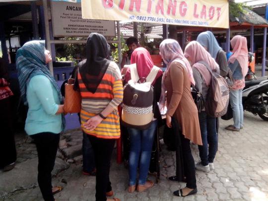 Gelar razia, Satpol PP Aceh minta wanita nonmuslim pakai jilbab