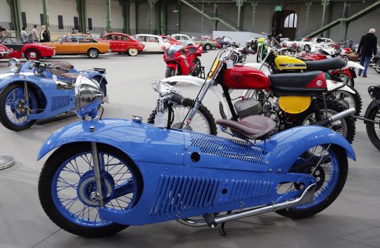 Bonhams lelang mobil antik mewah di Paris