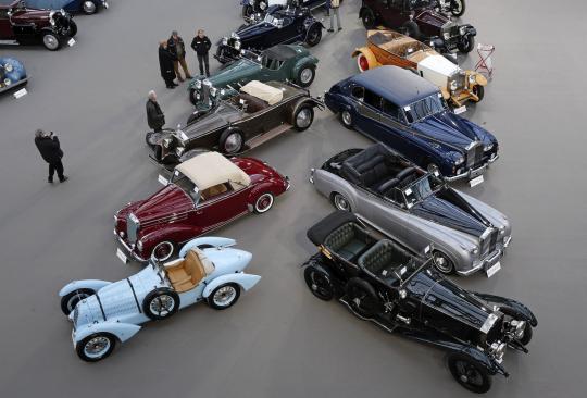 Bonhams lelang mobil antik mewah di Paris