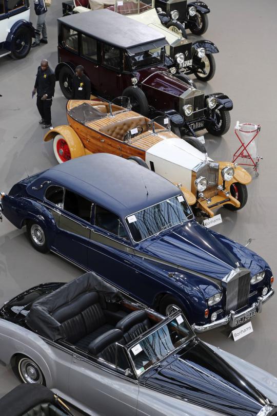 Bonhams lelang mobil antik mewah di Paris