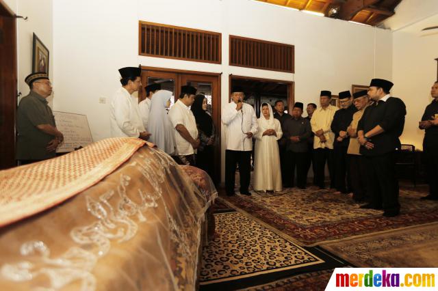 Foto : Presiden SBY melayat ke rumah duka Kartini Fahmi 