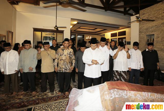 Foto : Presiden SBY melayat ke rumah duka Kartini Fahmi 