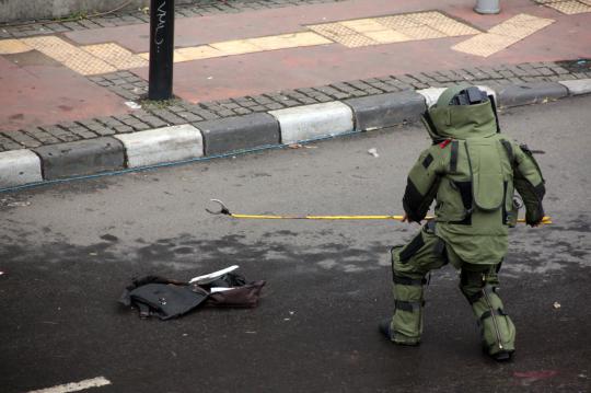 Aksi polisi antiteror dan sniper amankan Kantor Bawaslu