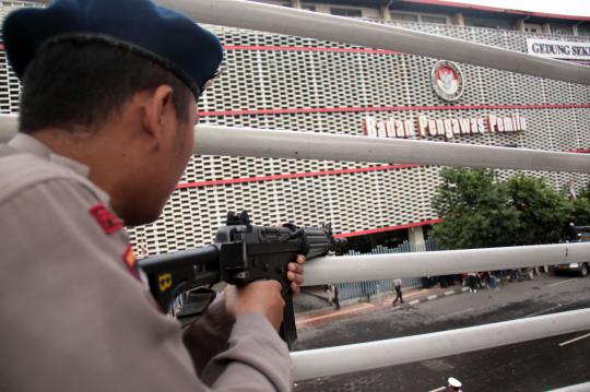 Aksi polisi antiteror dan sniper amankan Kantor Bawaslu