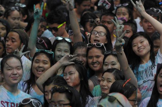 Kemeriahan warna-warni Holywater Festival 2014 di Senayan