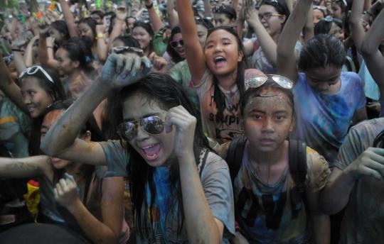 Kemeriahan warna-warni Holywater Festival 2014 di Senayan