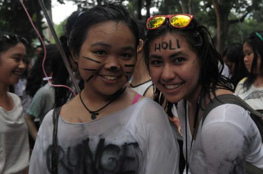 Kemeriahan warna-warni Holywater Festival 2014 di Senayan